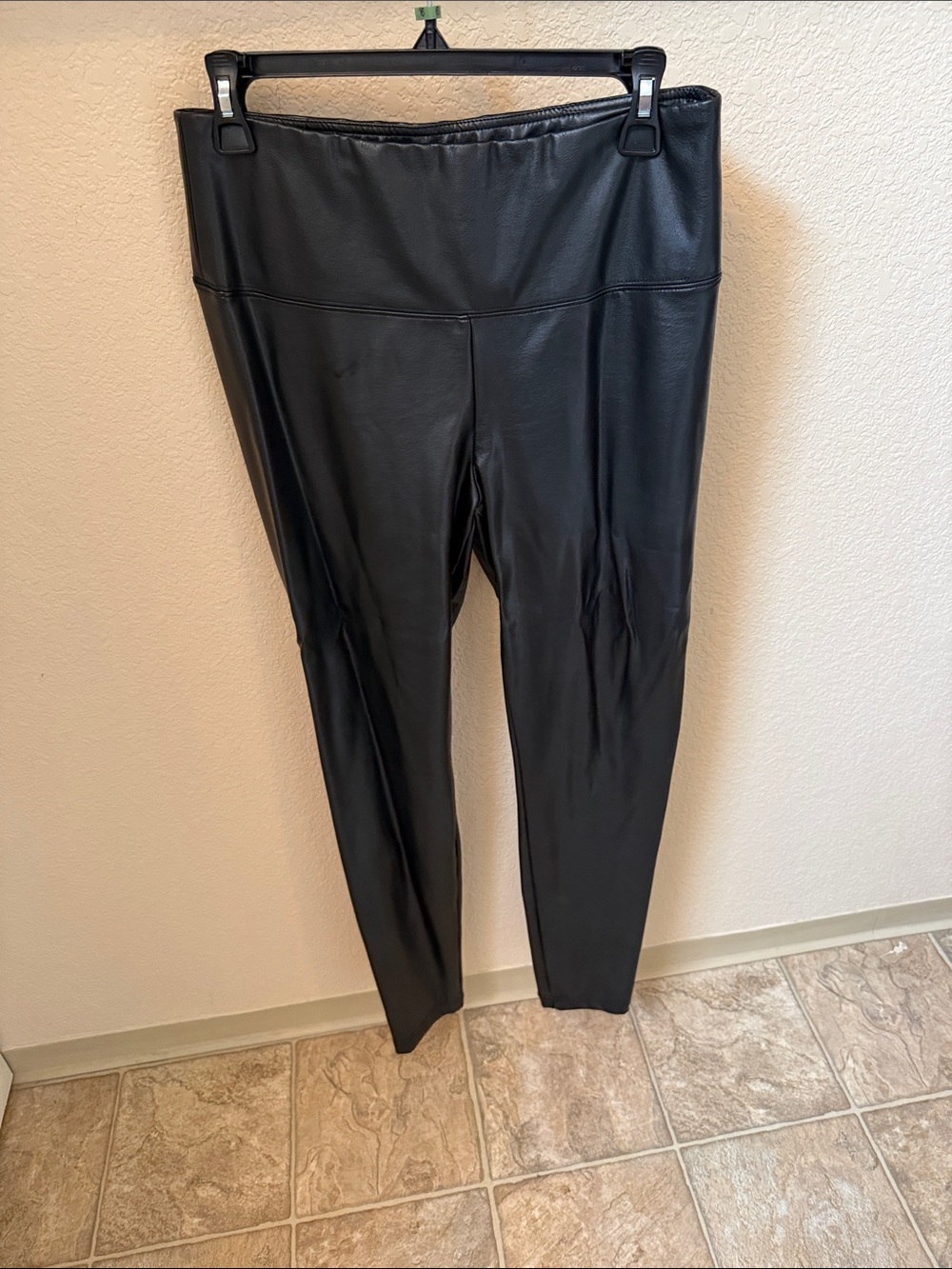 Women's Faux Leather High-Waist Leggings - Black